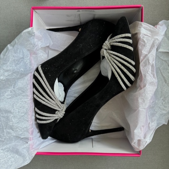 Vince Camuto Faine Black Velvet Pump with rhinestones Sz 11 - Picture 3 of 10